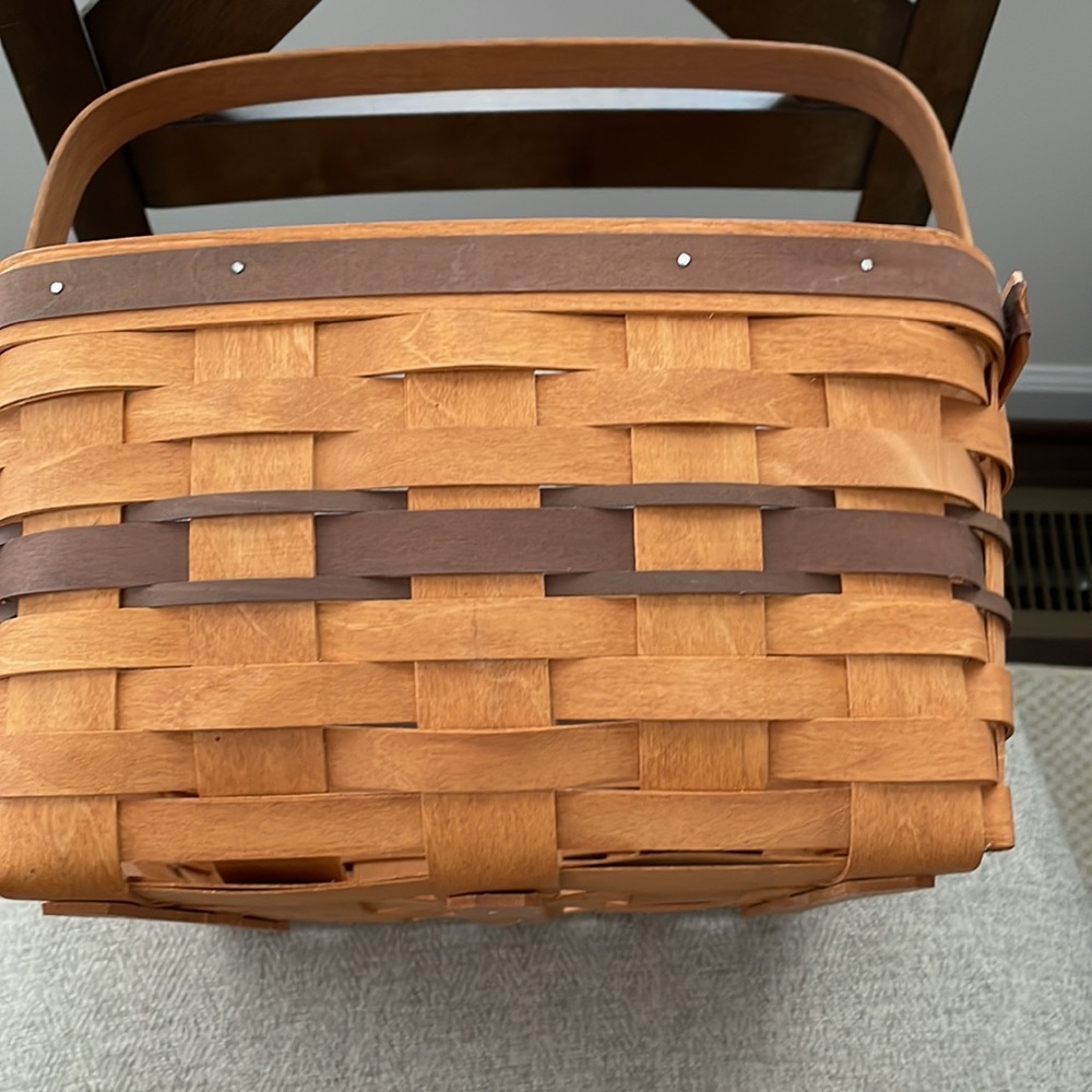 Henn Basket no cracks or splits. - Picture 8 of 11